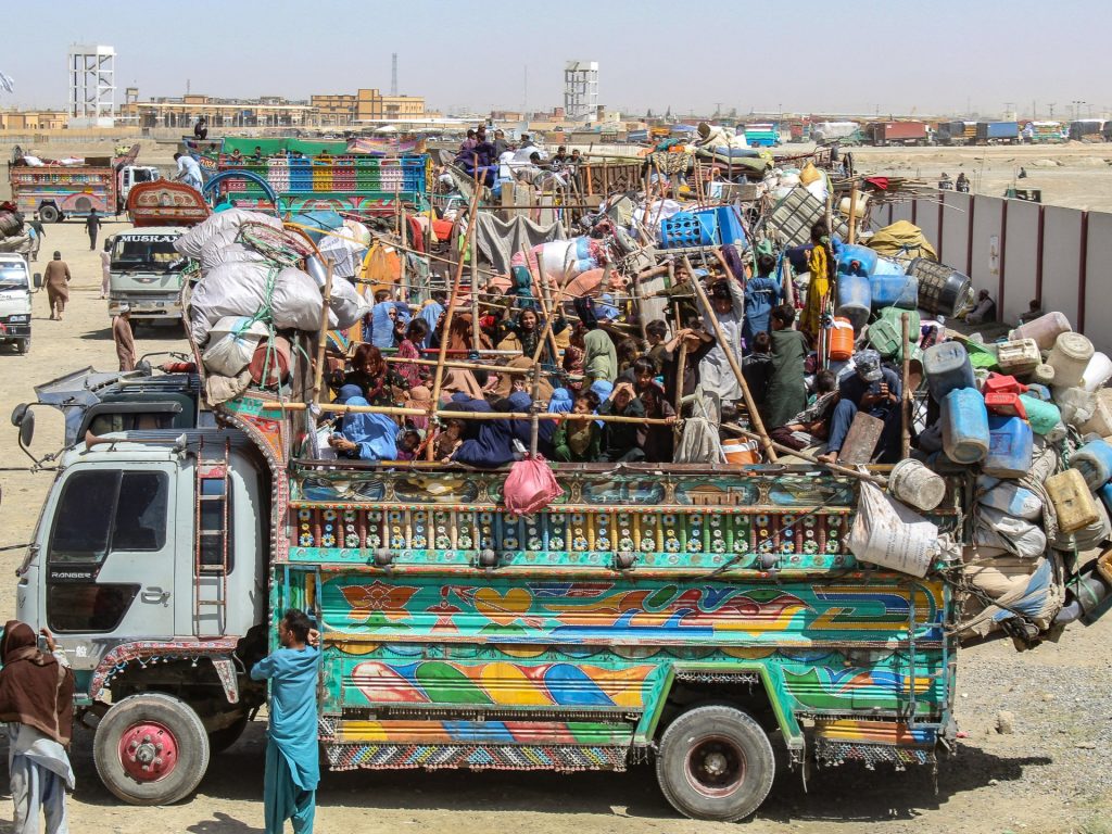 AFP__20250411__39YJ6ZP__v2__HighRes__TopshotPakistanAfghanistanMigrants-1744719259.jpg