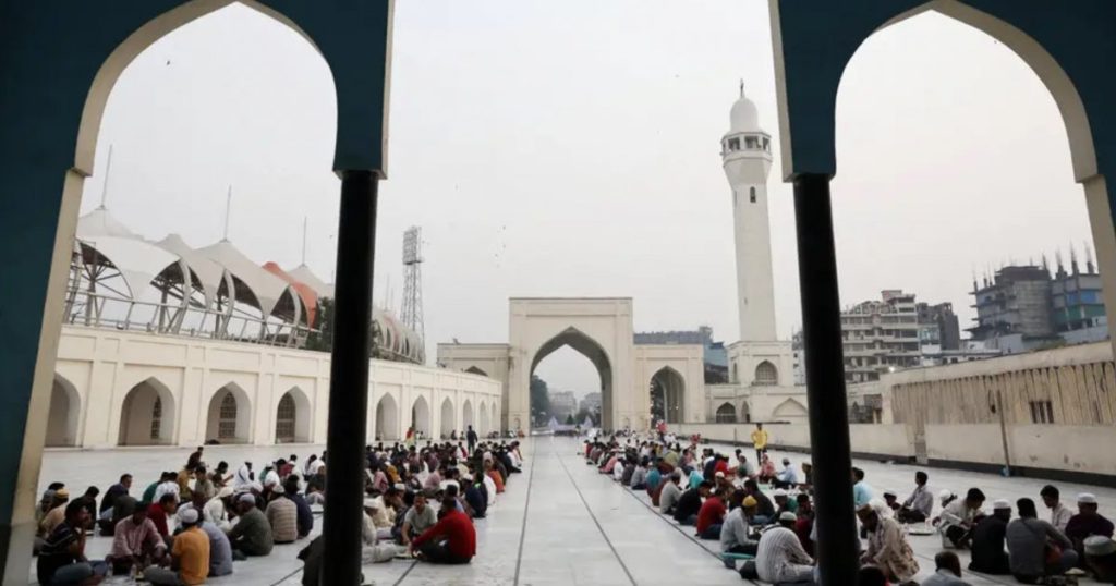 Baitul-Mukkarram-reuters-65d7545a0662e9c1bf0c75cb035f2d34.jpg