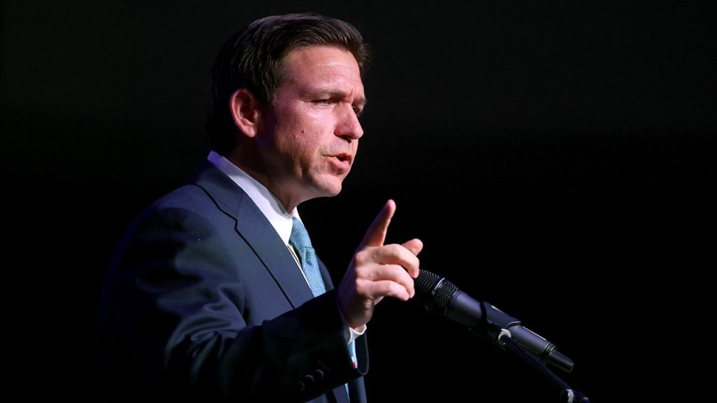 desantis-645.jpg